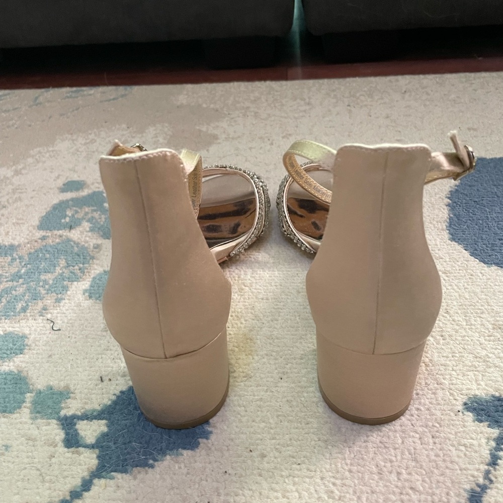 Badgley Mischka 7.5 rose gold and silver 2 in block heels - Picture 5 of 7